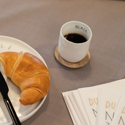 Raeder - Good morning. Πορσελάνινη Κούπα Με Ξύλινη Βάση Black & Strong