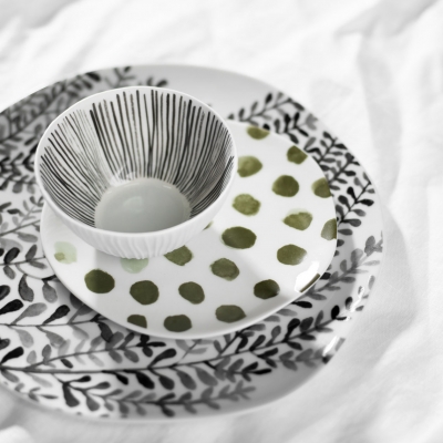 Raeder - Πορσελάνινη Πιατέλα Mix & Match "Foliage Black" 22cm Raeder - Πορσελάνινη Πιατέλα Mix & Match "Foliage Black" 22cm
