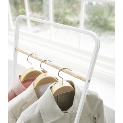 Yamazaki - Σταντ Ρούχων WH Yamazaki - Σταντ Ρούχων WH