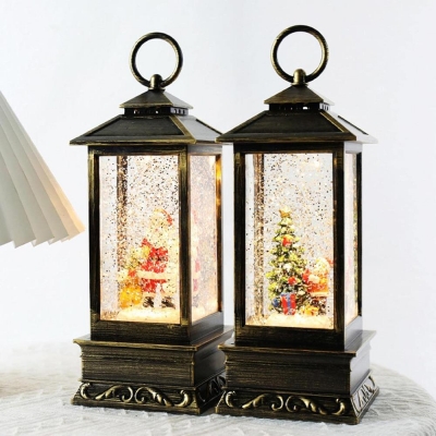 Χριστουγεννιάτικo φωτιζόμενο φανάρι με χιόνι και μουσική, Υ23x9,5x9,5εκ. Χριστουγεννιάτικo φωτιζόμενο φανάρι με χιόνι και μουσική, Υ23x9,5x9,5εκ.