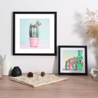 Κορνίζα τοίχου ξύλινη μαύρη με ακρυλικό τζάμι 30x30εκ.