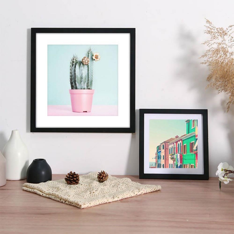 Κορνίζα τοίχου ξύλινη μαύρη με ακρυλικό τζάμι 30x30εκ.