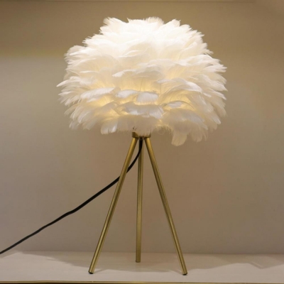 Φωτιστικό επιτραπέζιο με φτερά και μεταλλική βάση λευκό Υ47xØ30εκ. Φωτιστικό επιτραπέζιο με φτερά και μεταλλική βάση λευκό Υ47xØ30εκ.