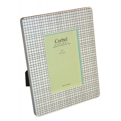 Κορνίζα ξύλινη άσπρο-μαύρο για φωτό 10x15εκ. Κορνίζα ξύλινη άσπρο-μαύρο για φωτό 10x15εκ.