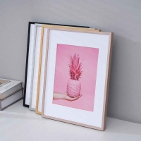 Κορνίζα τοίχου μεταλλική ασημί με ακρυλικό τζάμι 30x21εκ.