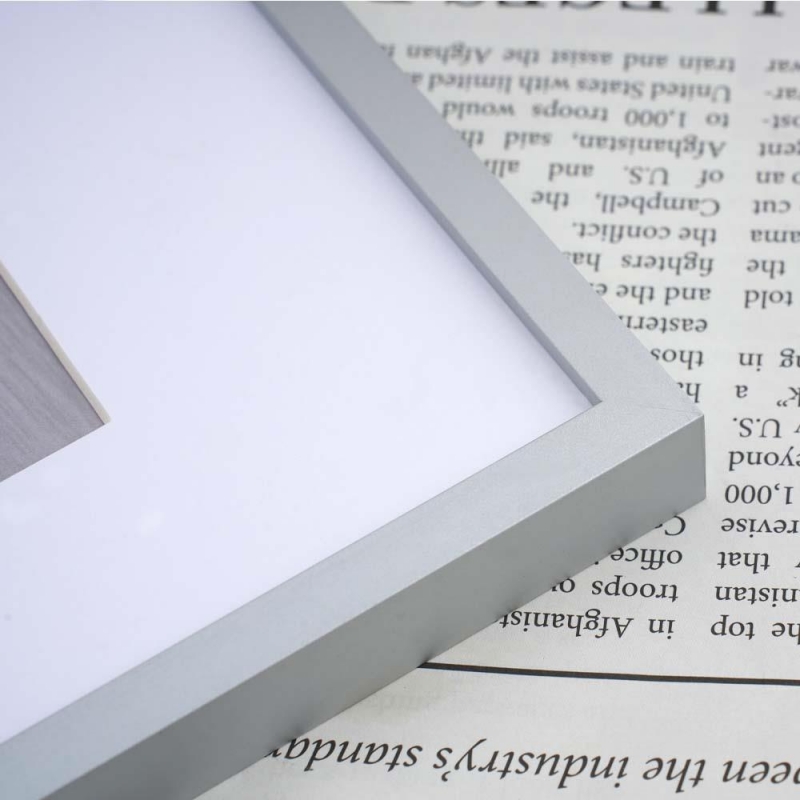 Κορνίζα τοίχου μεταλλική ασημί με ακρυλικό τζάμι 70x50εκ. Κορνίζα τοίχου μεταλλική ασημί με ακρυλικό τζάμι 70x50εκ.