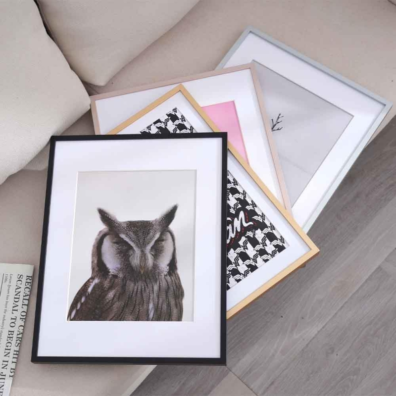 Κορνίζα τοίχου μεταλλική χρυσή με ακρυλικό τζάμι 40x30εκ. Κορνίζα τοίχου μεταλλική χρυσή με ακρυλικό τζάμι 40x30εκ.