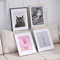 Κορνίζα τοίχου μεταλλική χρυσή με ακρυλικό τζάμι 40x30εκ. Κορνίζα τοίχου μεταλλική χρυσή με ακρυλικό τζάμι 40x30εκ.