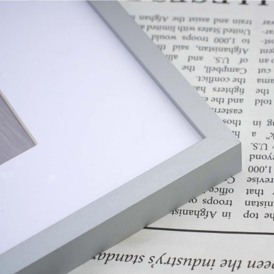 Κορνίζα τοίχου μεταλλική ασημί με ακρυλικό τζάμι 30x30εκ. Κορνίζα τοίχου μεταλλική ασημί με ακρυλικό τζάμι 30x30εκ.