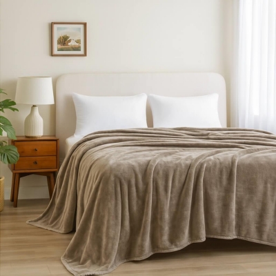 Κουβέρτα υπέρδιπλη μπεζ βελουτέ από 100% polyester 220x240εκ. Κουβέρτα υπέρδιπλη μπεζ βελουτέ από 100% polyester 220x240εκ.