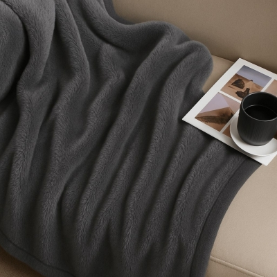 Κουβέρτα υπέρδιπλη γκρι βελουτέ από 100% polyester 220x240εκ. Κουβέρτα υπέρδιπλη γκρι βελουτέ από 100% polyester 220x240εκ.