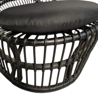 Πολυθρόνα Tromso paakoworld pe rattan σε μαύρη απόχρωση με μαύρο μαξιλάρι 80x85x98εκ