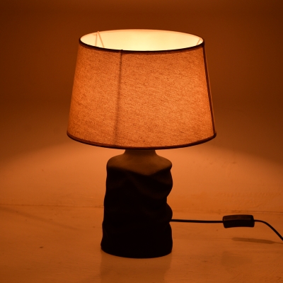 Επιτραπέζιο φωτιστικό Wabbi Inart Ε27 κεραμικό σε μαύρο-μπεζ απόχρωση Φ28x41εκ Επιτραπέζιο φωτιστικό Wabbi Inart Ε27 κεραμικό σε μαύρο-μπεζ απόχρωση Φ28x41εκ